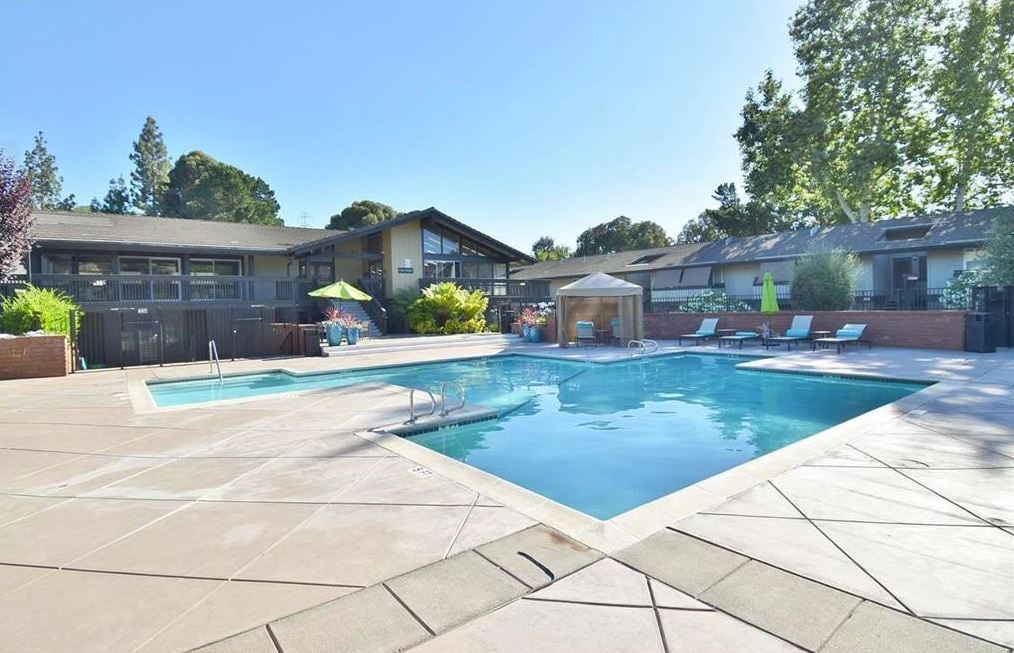 Remodeled Ground Level Unit in Club Villas!