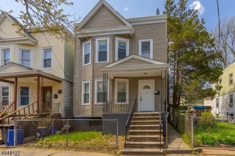 123 Palm St