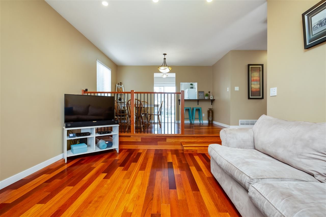 21588 95 Ave