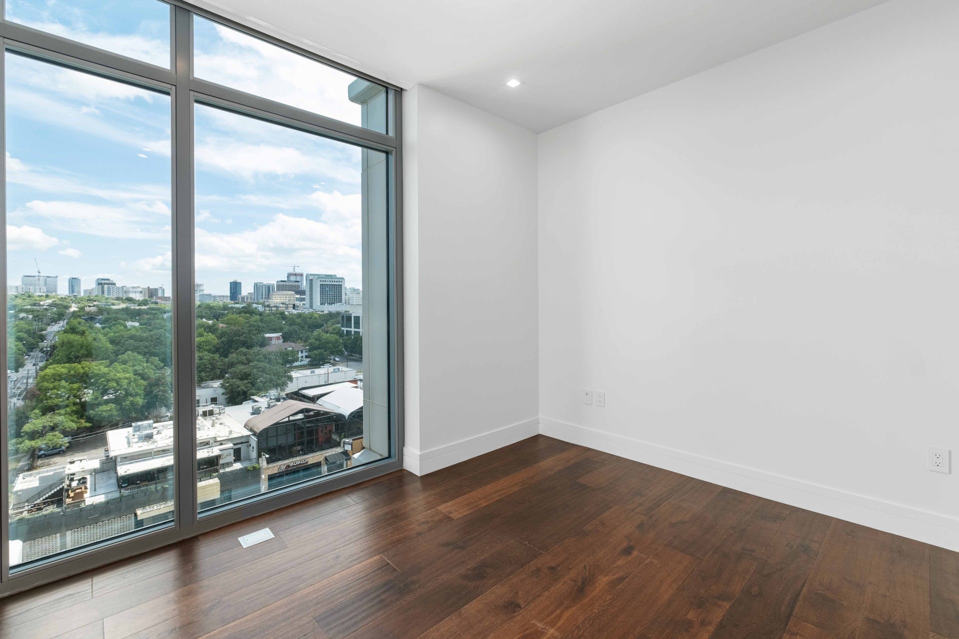 501 West Ave #1004