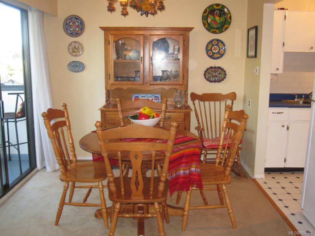 304-2535 Cadboro Bay Rd