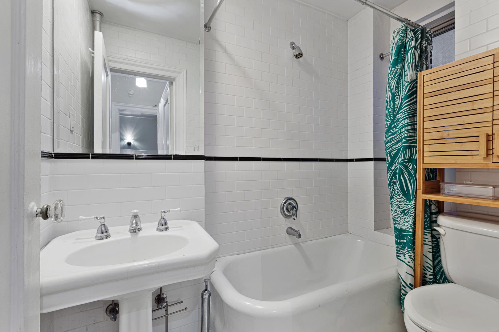 25 West 64th Street, Apt 3-A