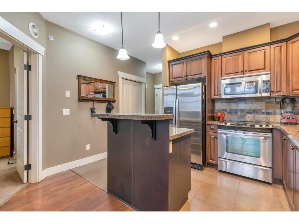 409-45893 Chesterfield Ave