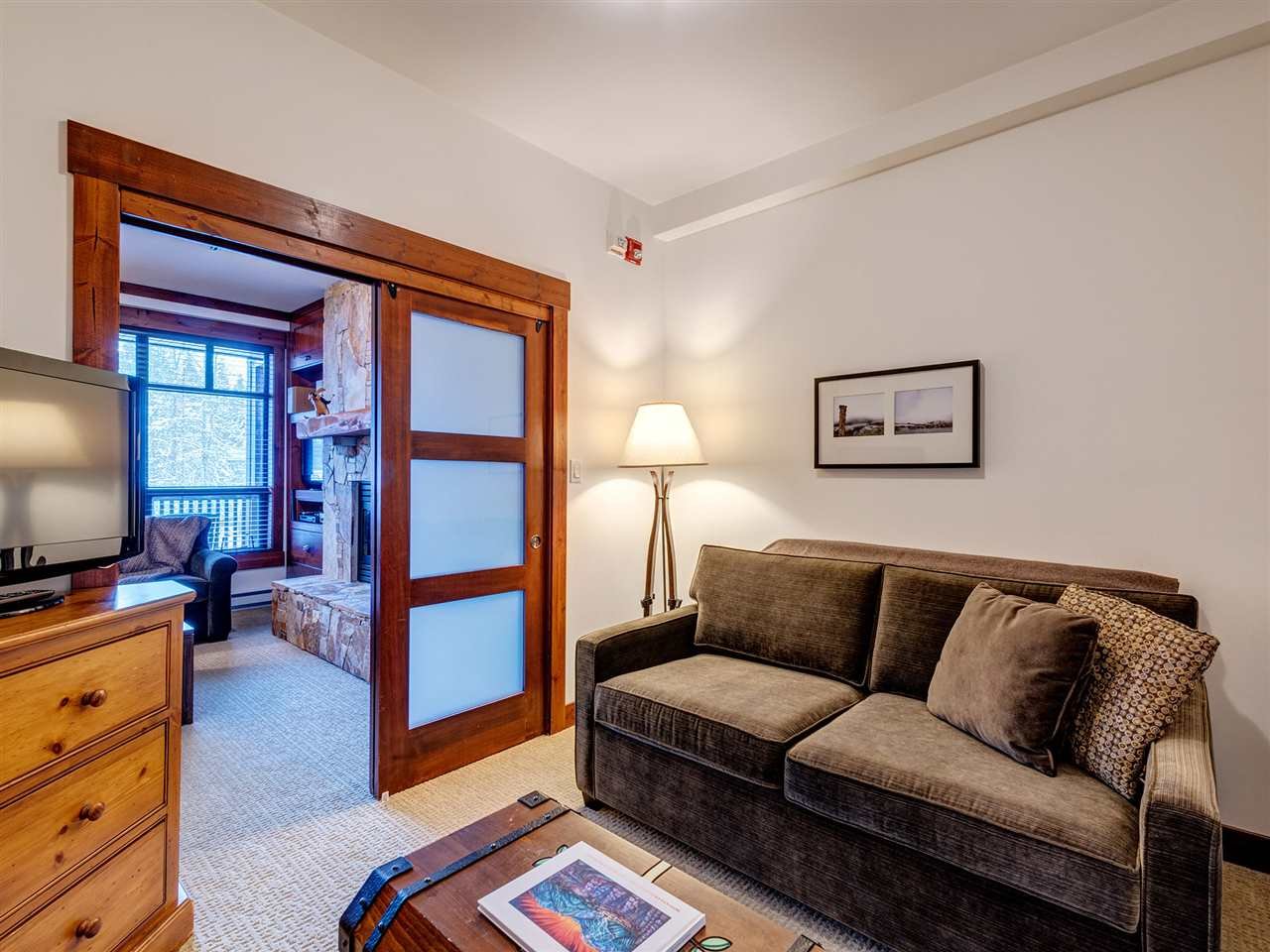 203-2202 Gondola Wy