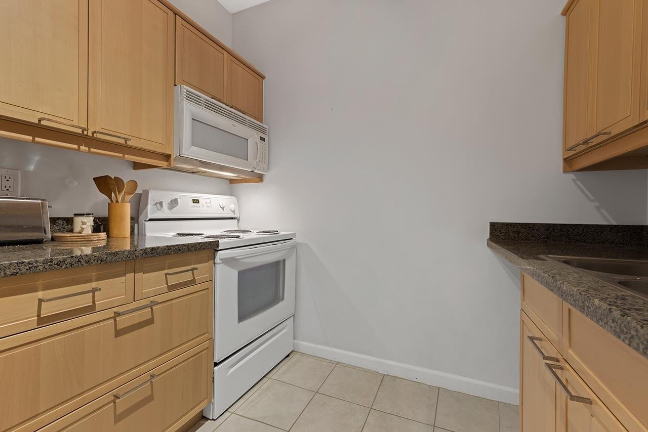 304-827 W 16th Street, North Vancouver