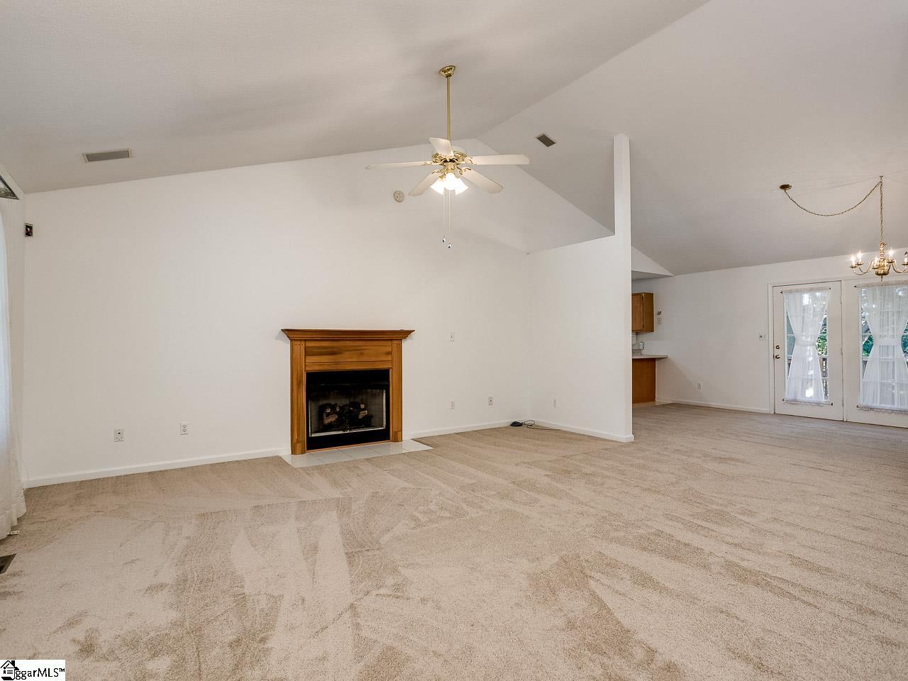 110 Lillians Ln