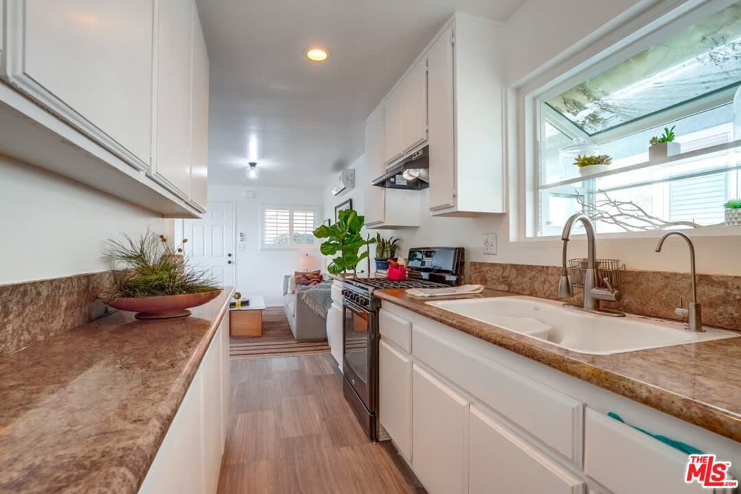 4309 Esmeralda St
