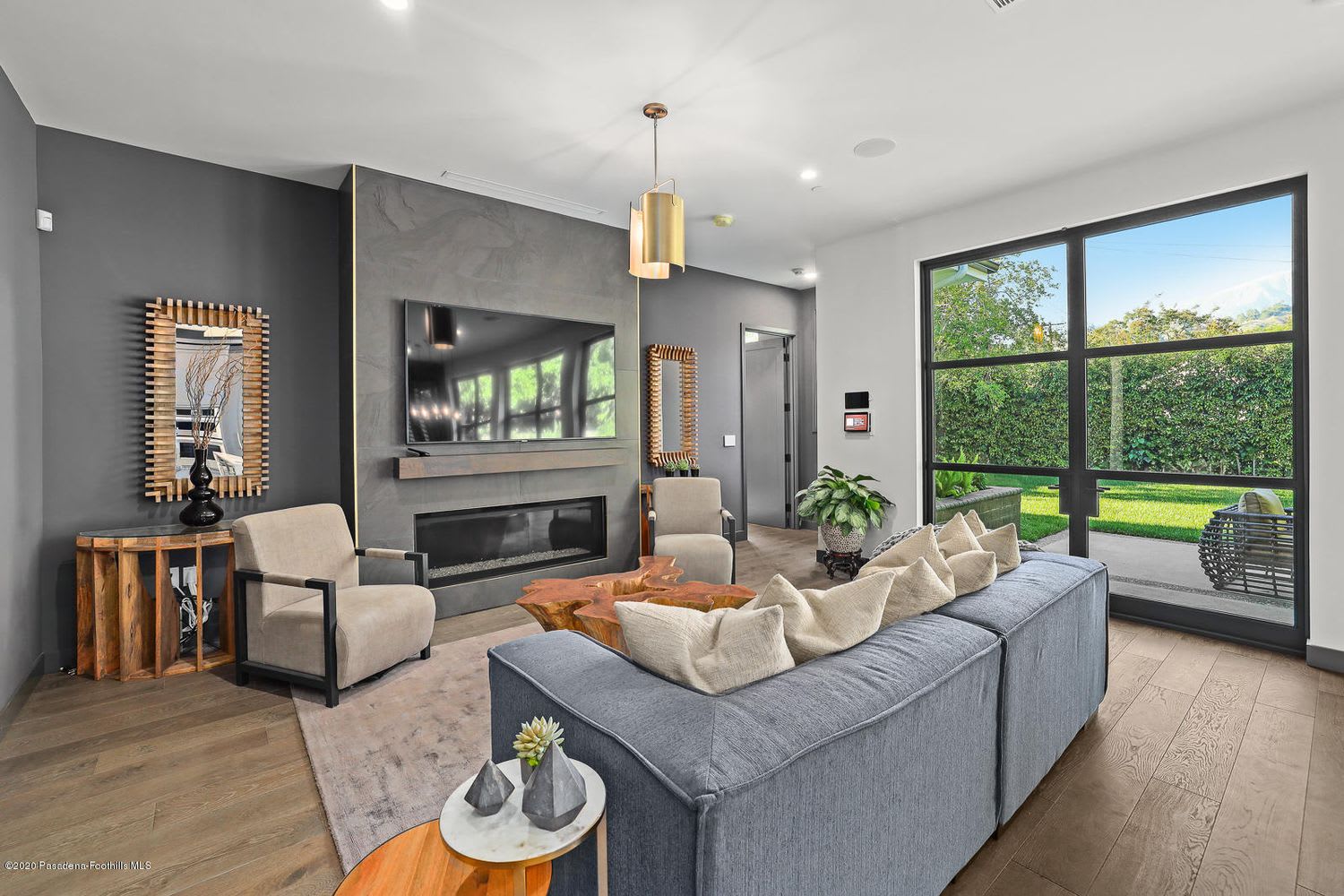 217 Lamour Dr