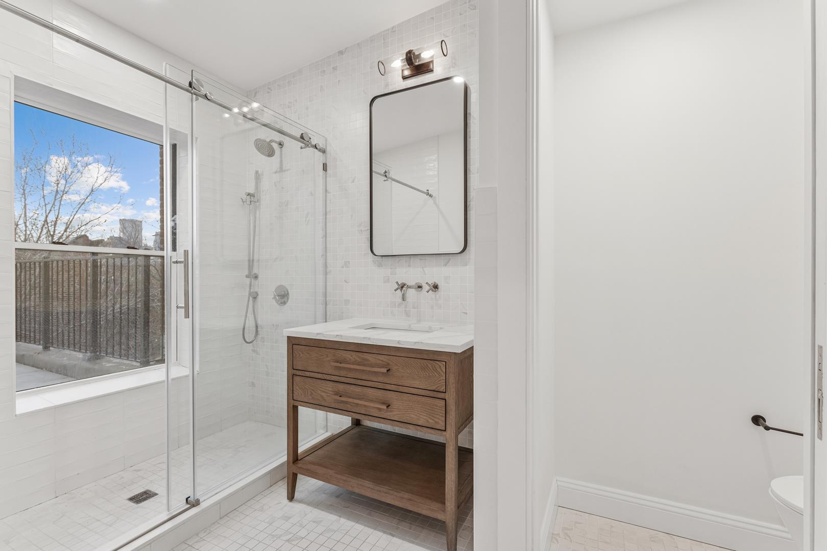 84 6th Avenue, Apt 4