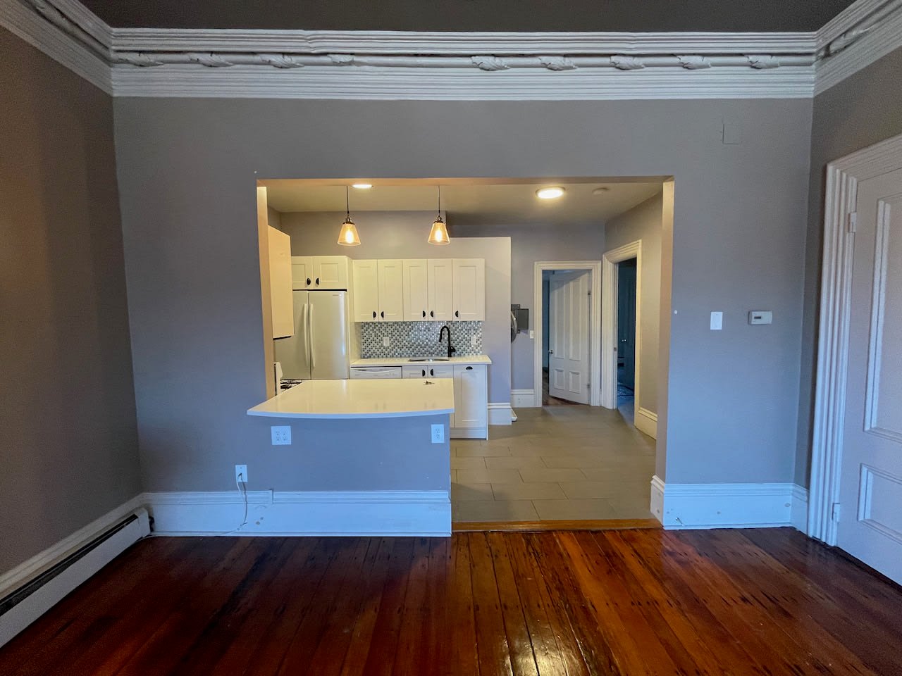 Spacious Mass Ave @ Tremont Street 2.5 Bed 1 Bath w. Laundry and Renovated Kitchen! JUNE! 