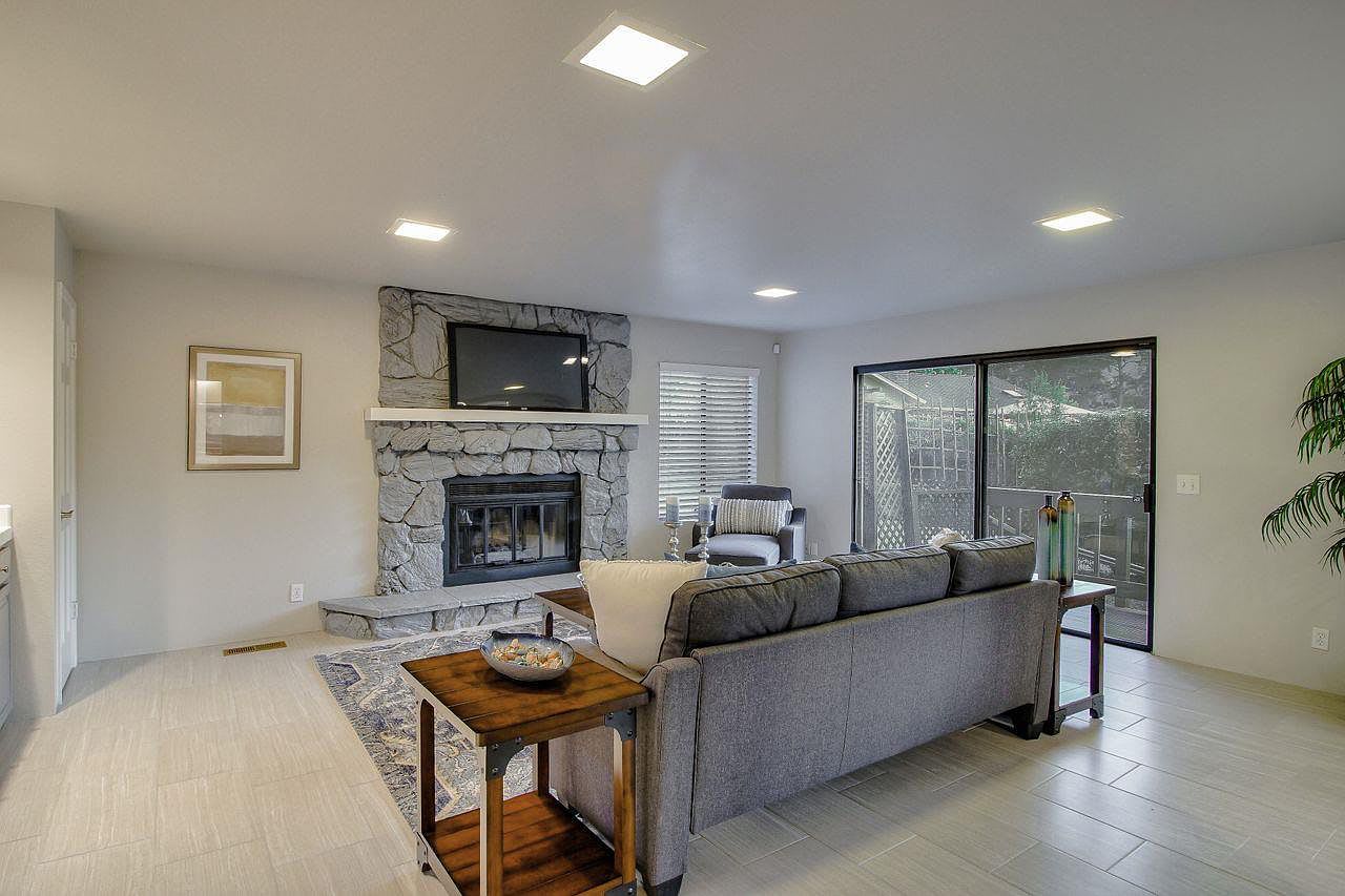 22 Deer Forest Dr