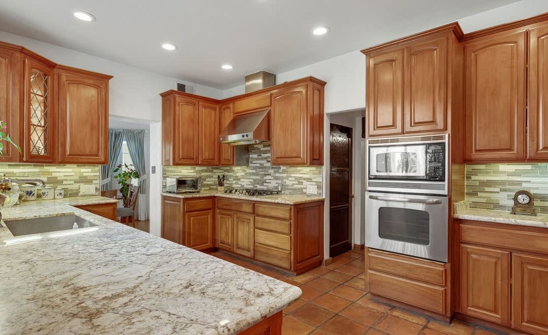 451 S Highland Ave
