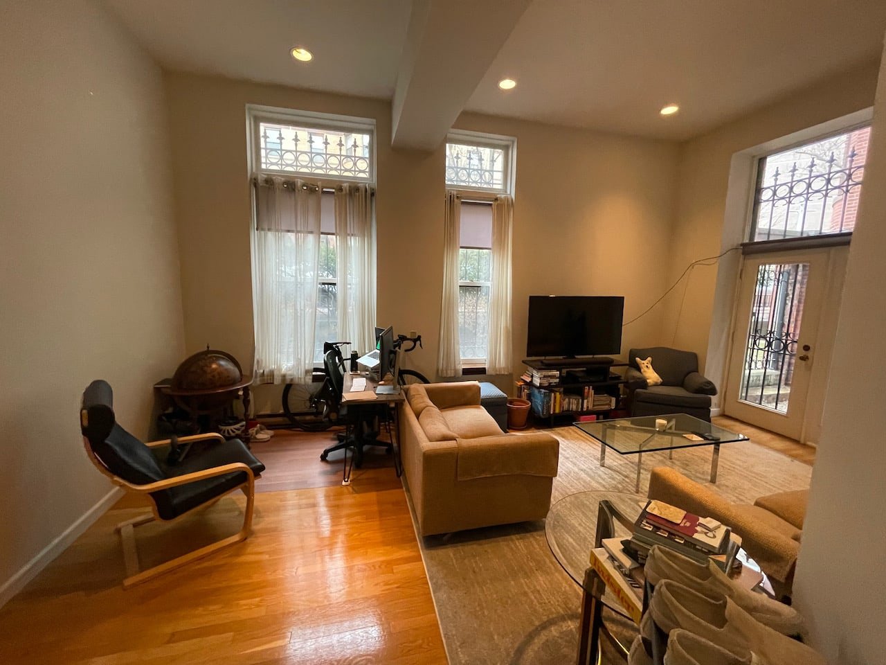 Back Bay / South End Border - 2 bed 1 bath w/ common laundry & common roof deck! 