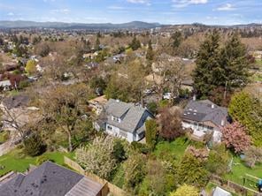 1051 Leslie Dr
