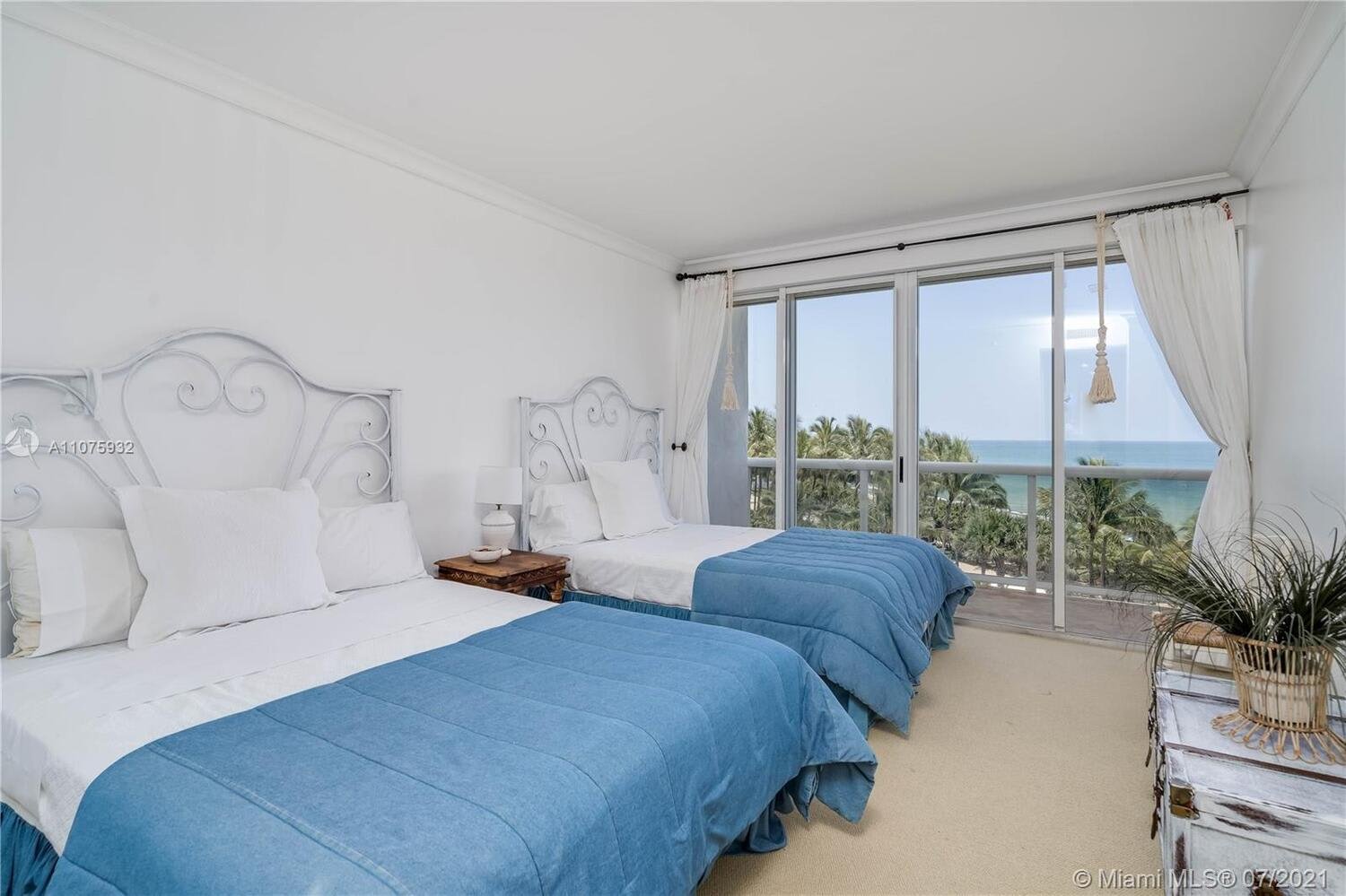 9601 Collins Ave, #505