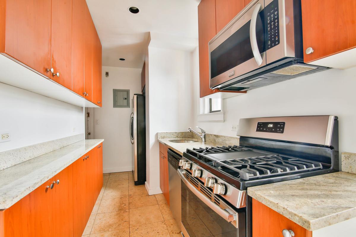 30 East 68th Street, Apt 5-A