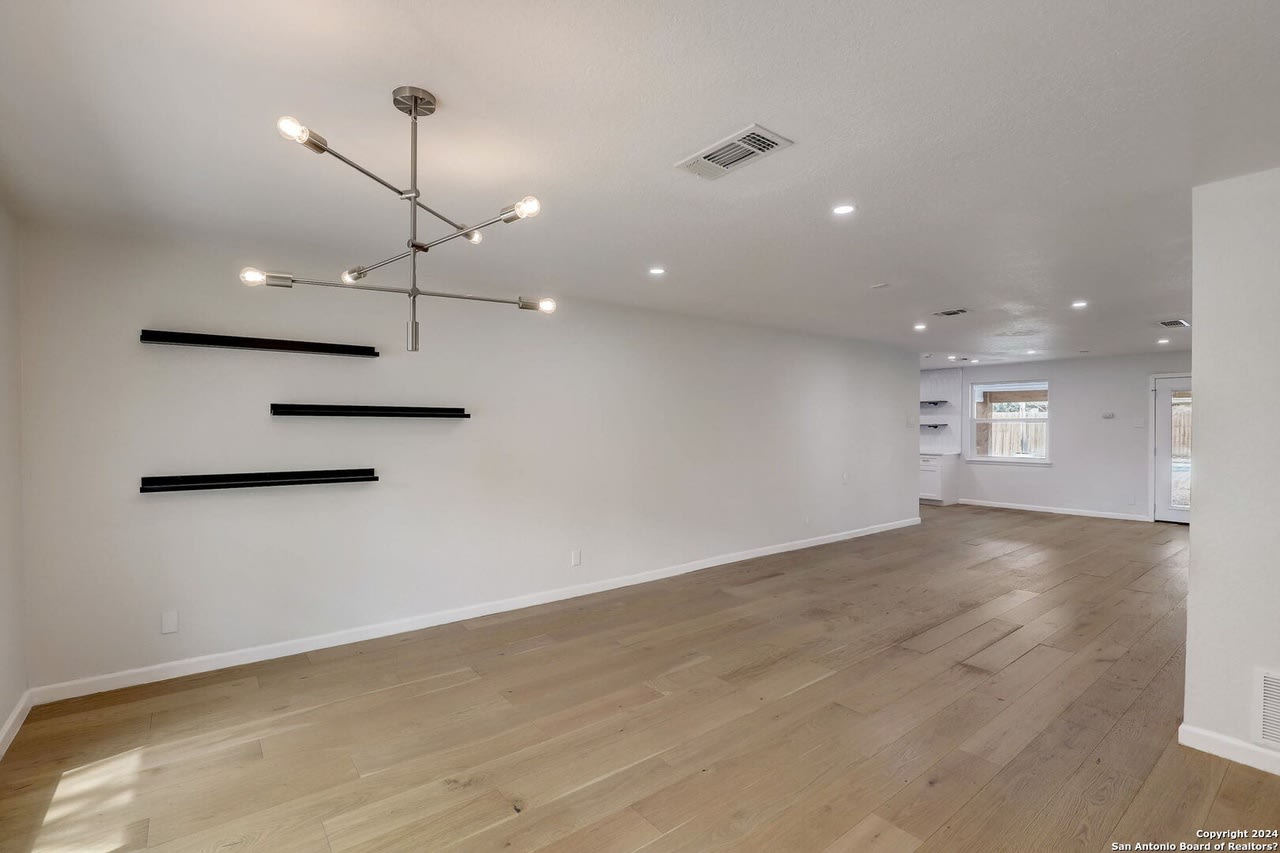 409 Cloudmont Dr