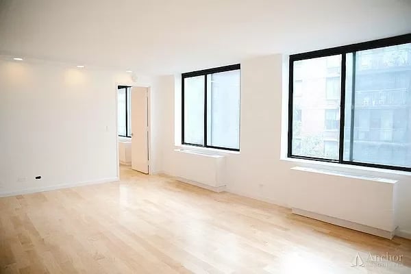 303 Greenwich Street Unit: 5H