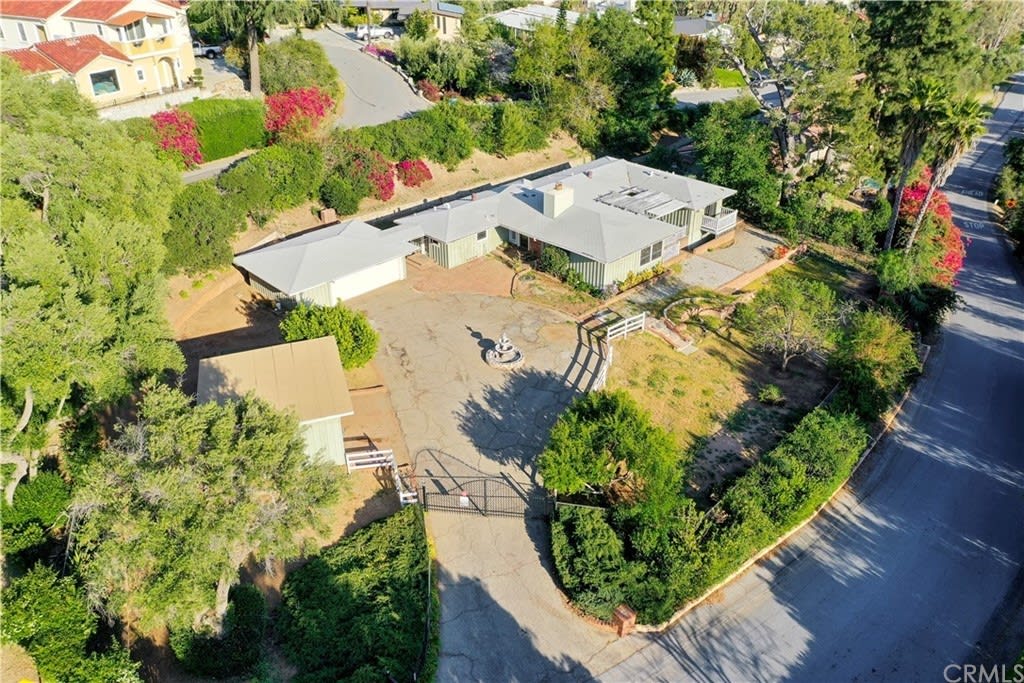 Large Claremont Lot