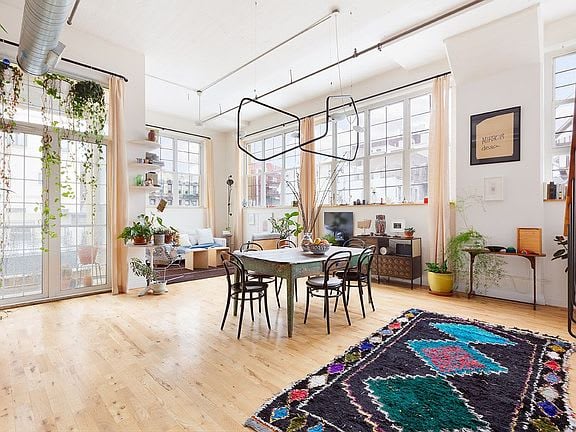 689 Myrtle Ave Apt: 2I
