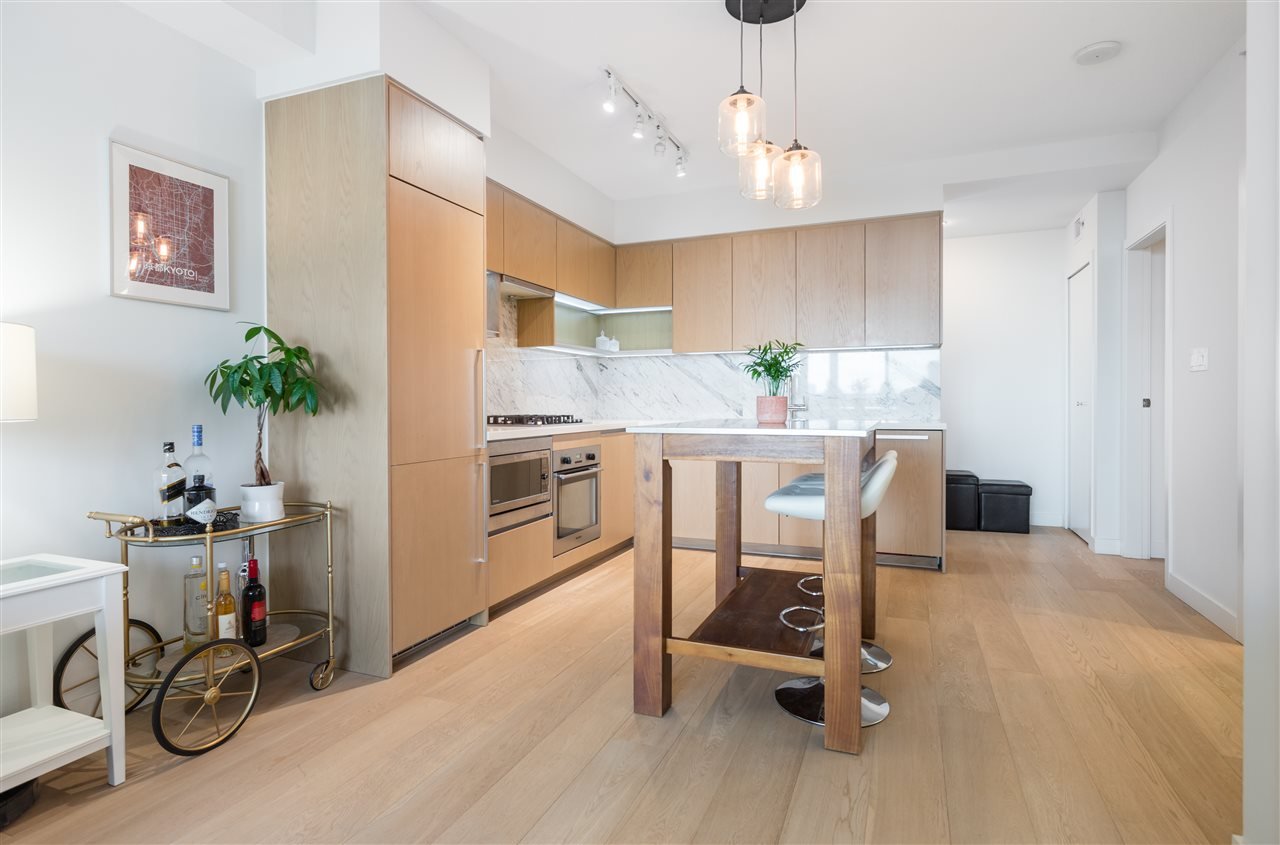 701-6588 Nelson Ave