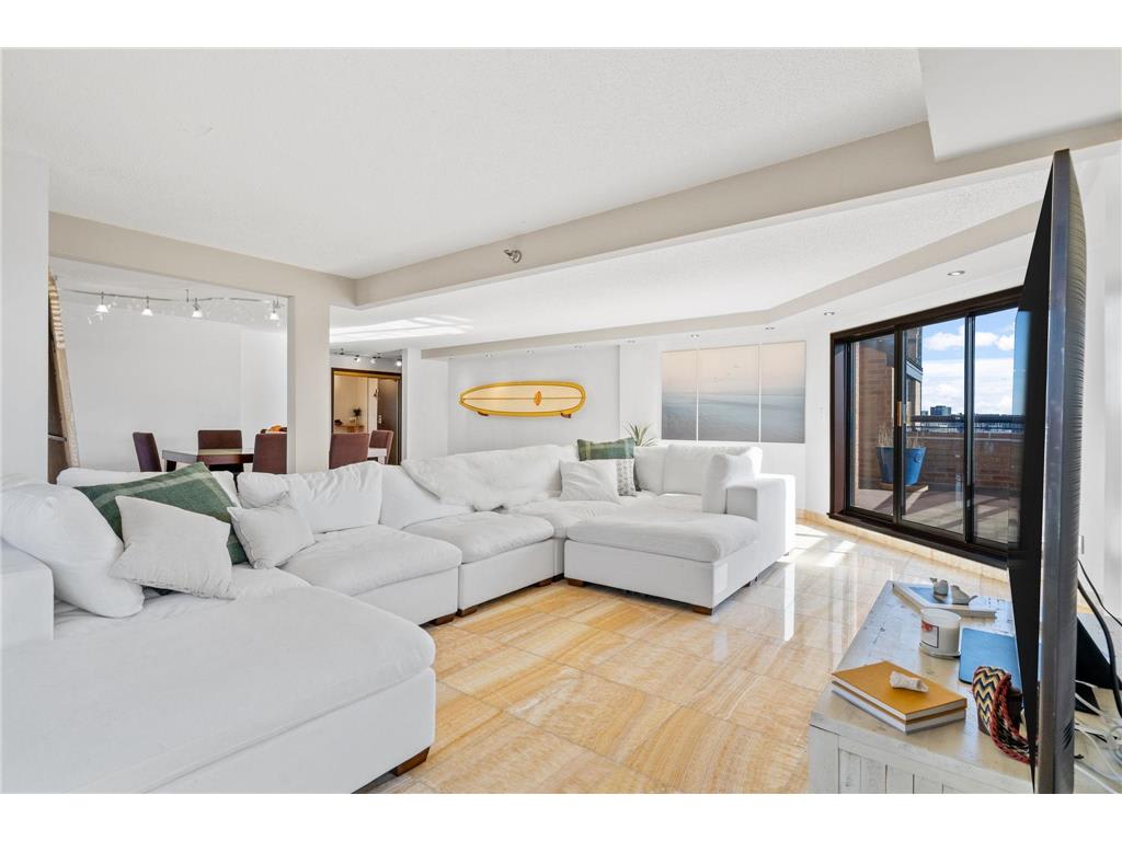 110 1st Avenue NE #F906 • BUYER REPRESENTATION