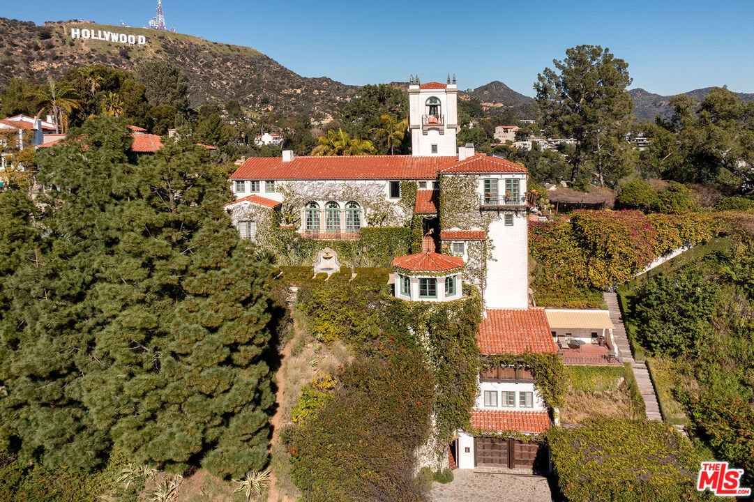 Castillo del Lago in Hollywood Hills