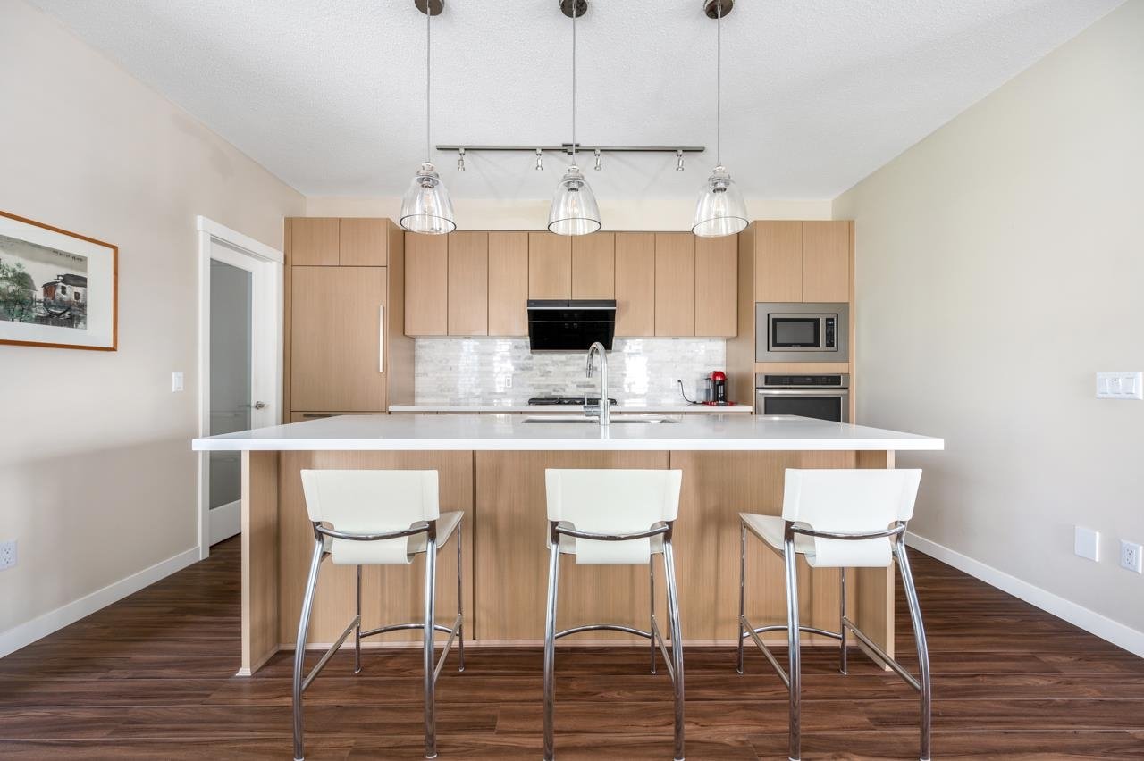 5-10500 Delsom Cres