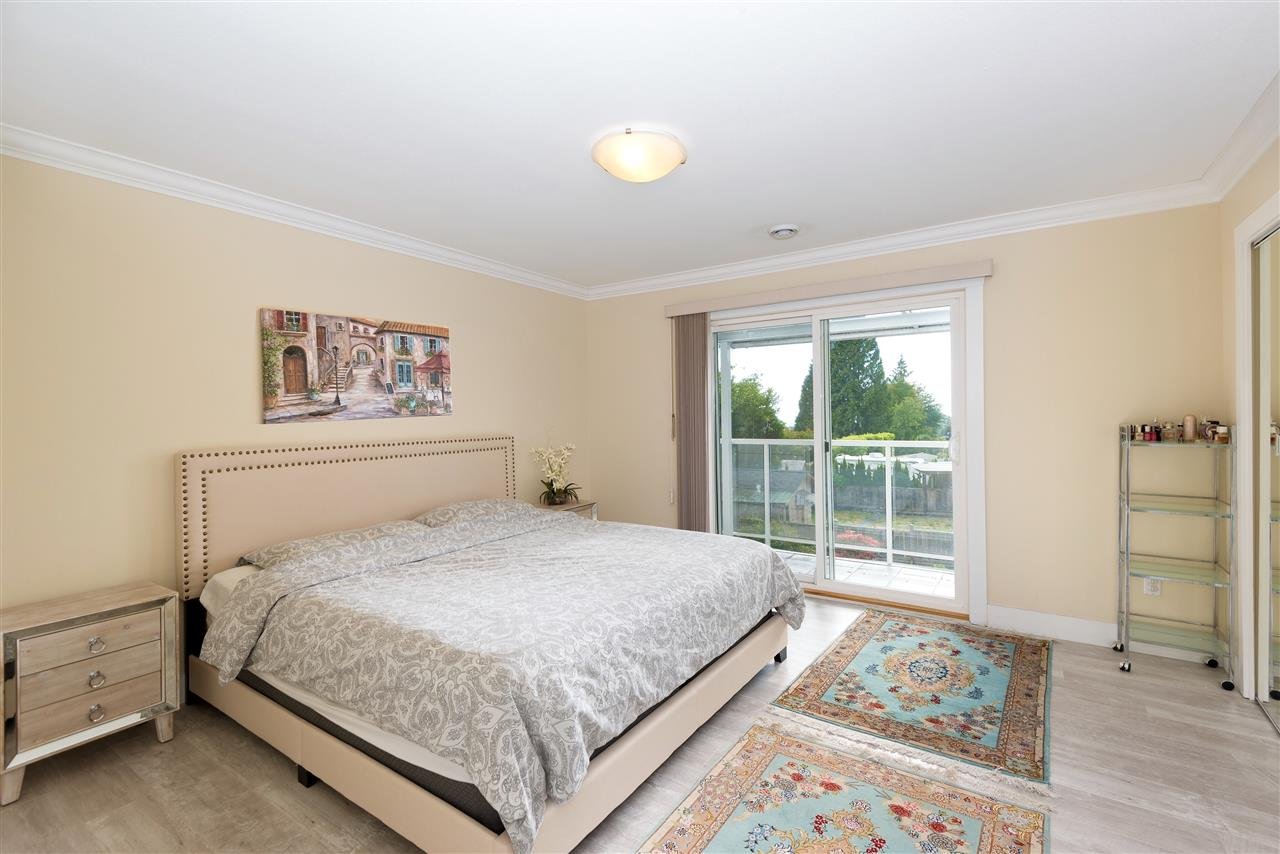 3275 Lonsdale Ave