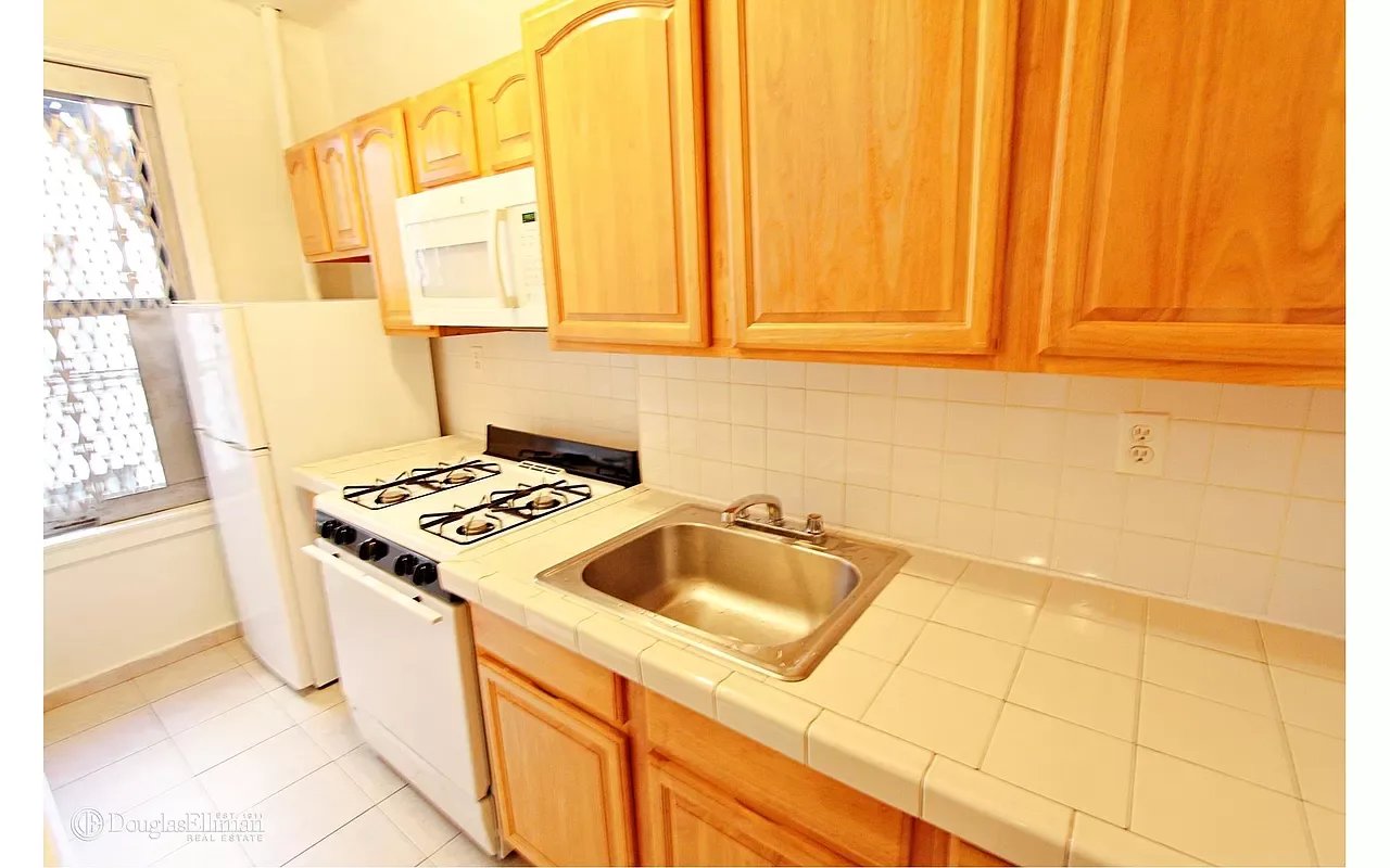 75 W Mosholu Pkwy N Unit: 4P