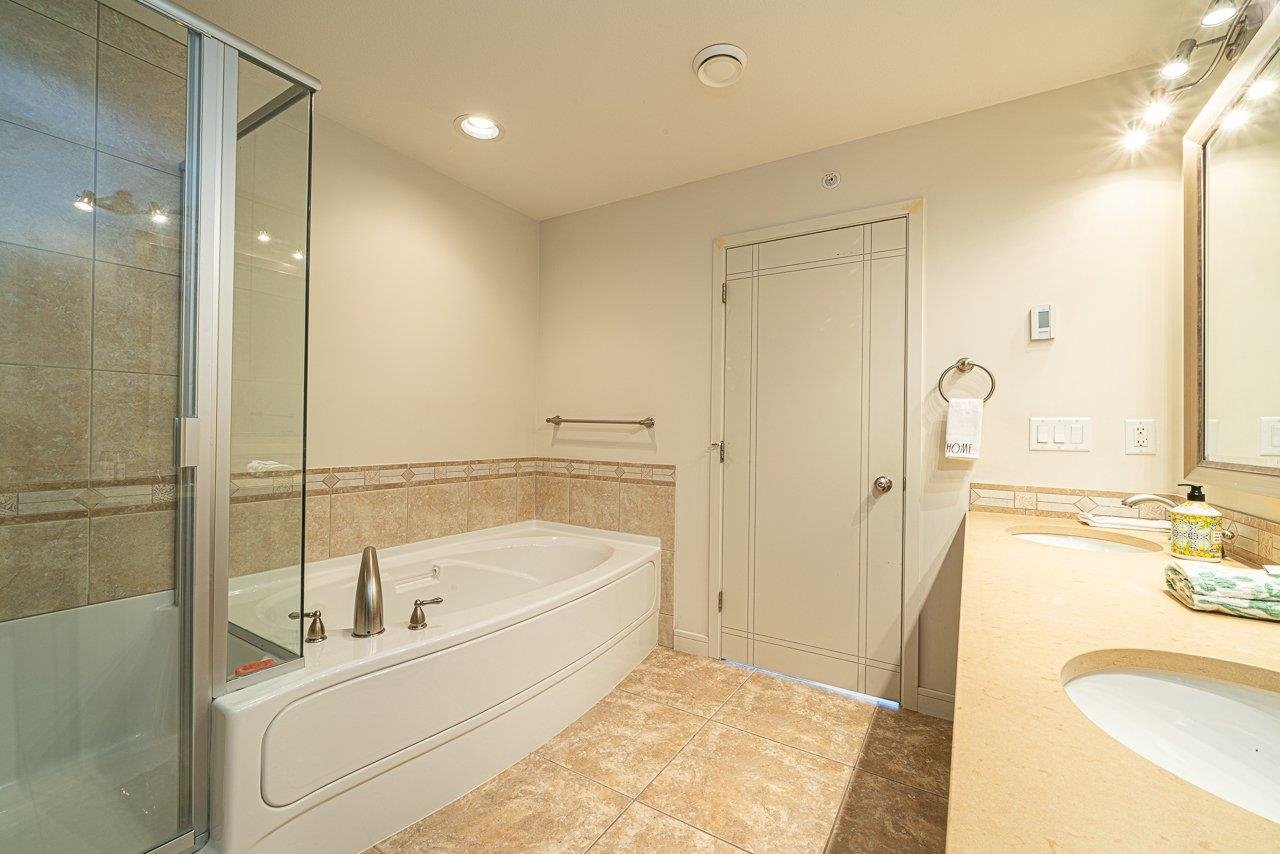 8615 Seascape Dr