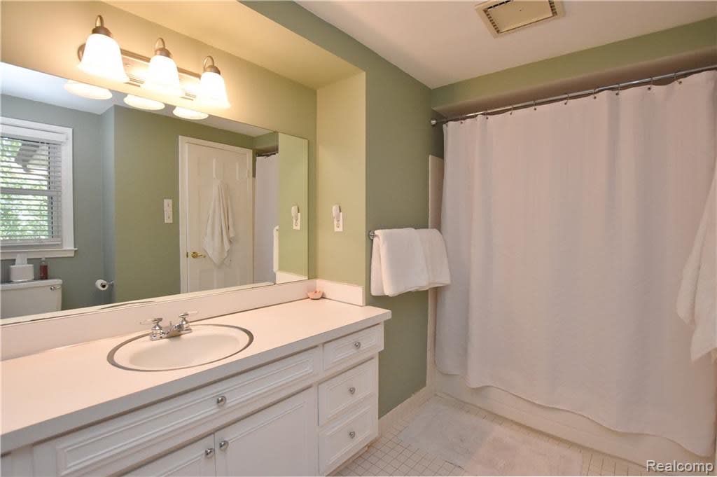 1313 LAKESIDE Drive