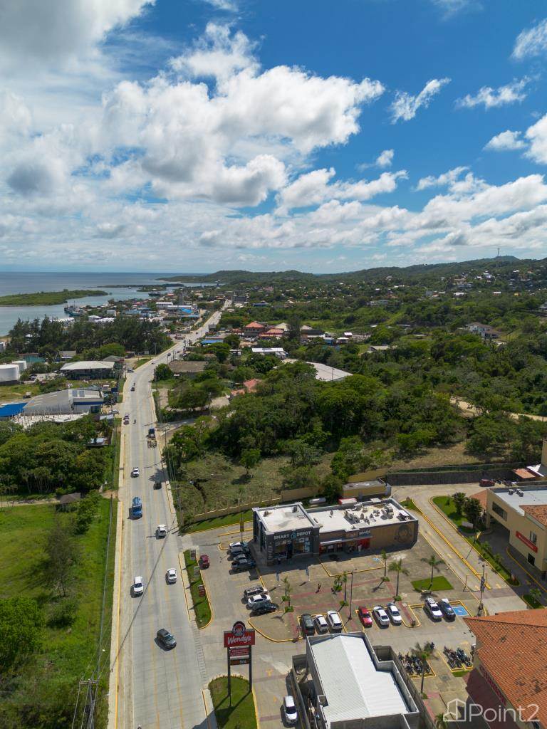 1.9 Acres Roadfront French Harbour, Roatán