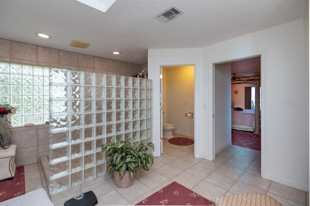2287 Bayshore Rd