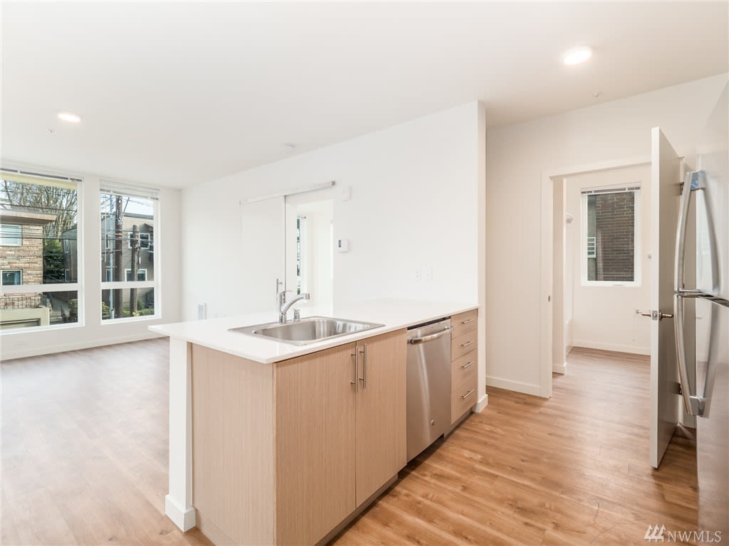 121 12th Ave E, #300