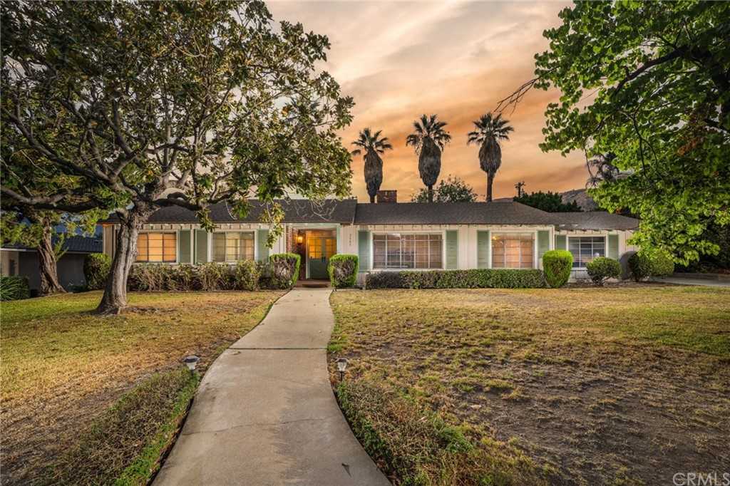 2003 Country Club Dr