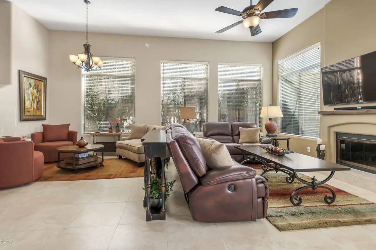 7289 E Del Acero Dr