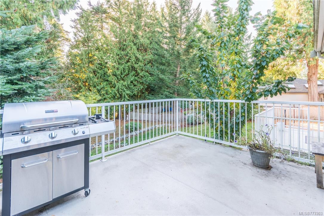 8733 Forest Park Dr, North Saanich