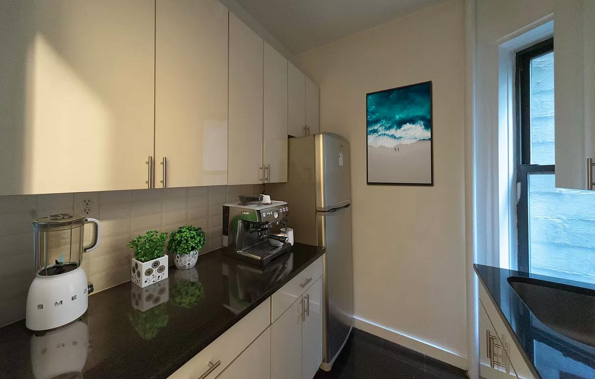 210 East 38th Street, Apt 4-H