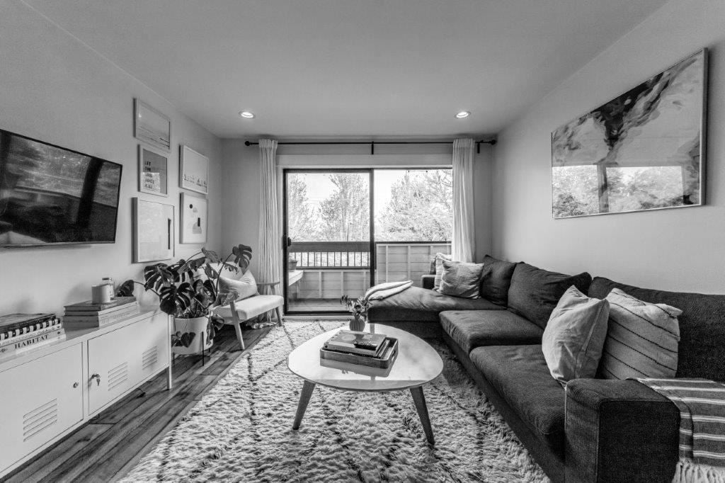 209-440 E 5th Ave