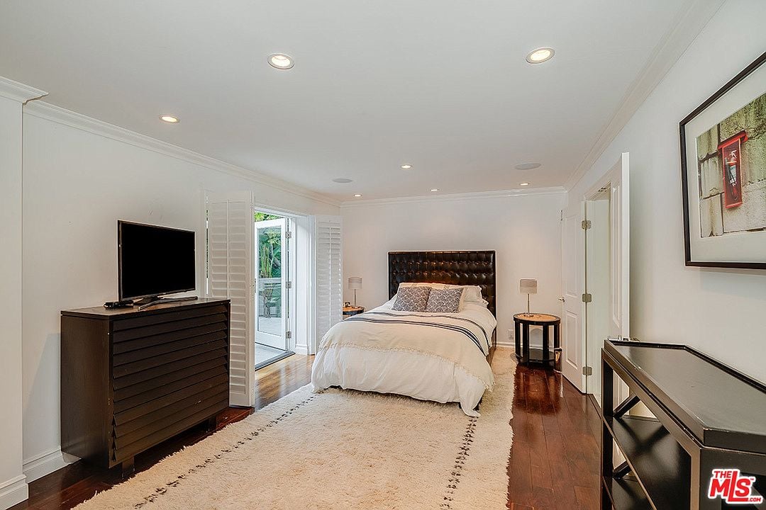 Crescent Retreat