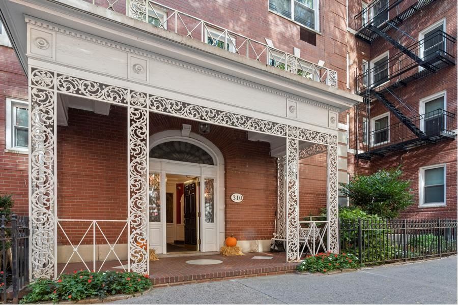310 West 55th Street, Apt 6K
