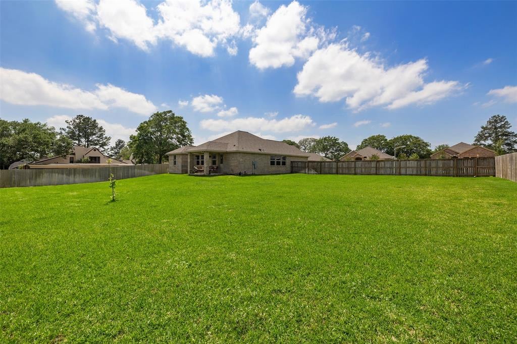 57 Briarwood Ln Bellville, Tx 77418