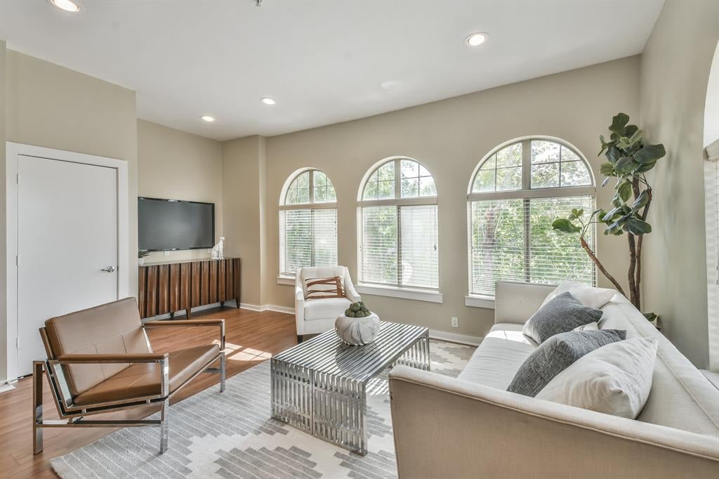 806 Jackson Hill Street Unit: 201