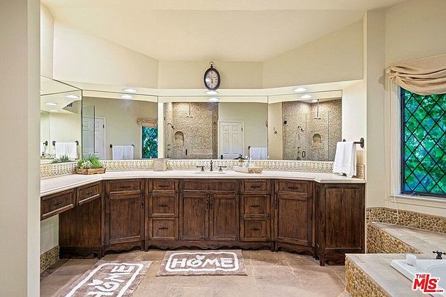 Ridge Opulent