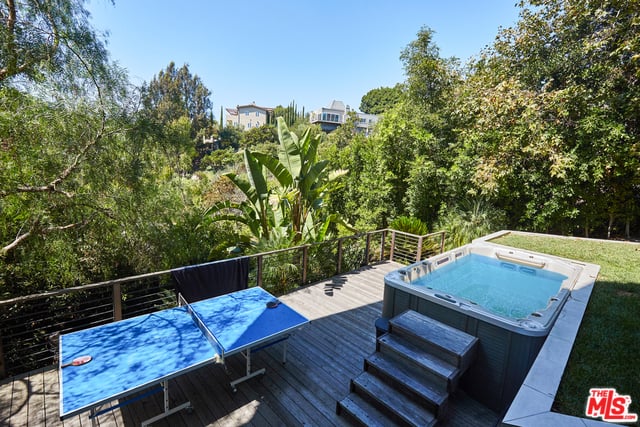 7548 Mulholland Dr
