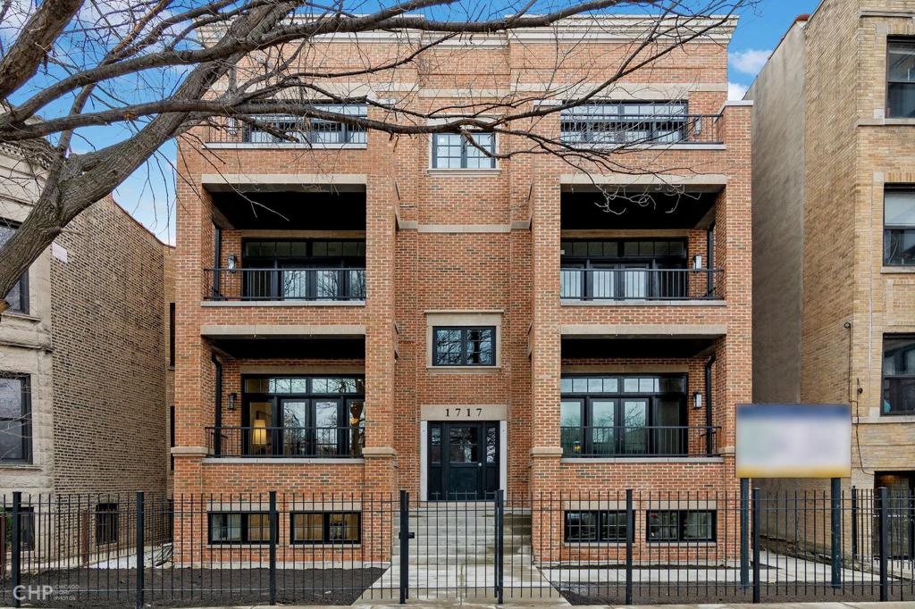 Luxurious Logan Square Duplex Down: 1717 N. Humboldt, #1S