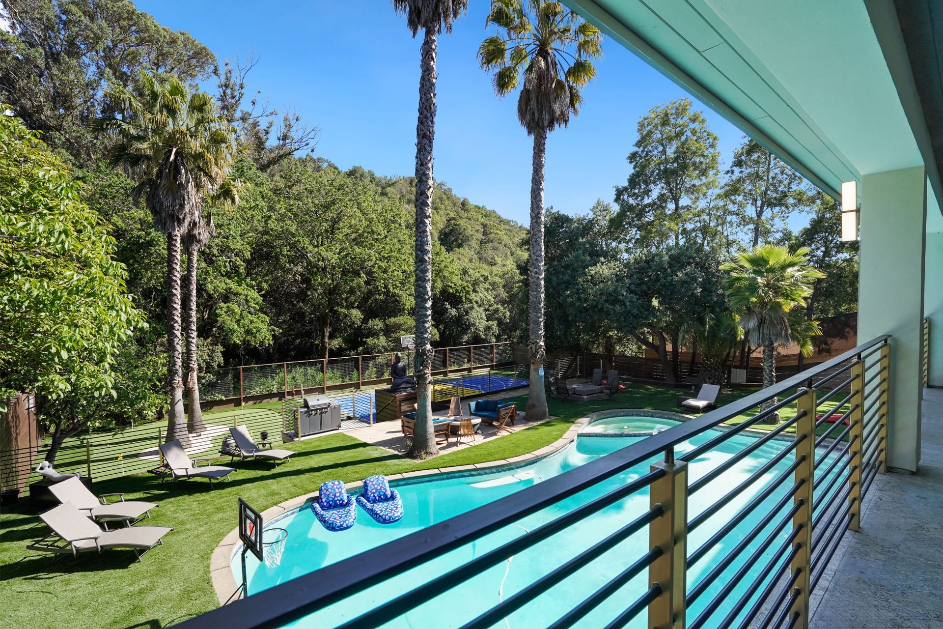 Stunning Modern Retreat