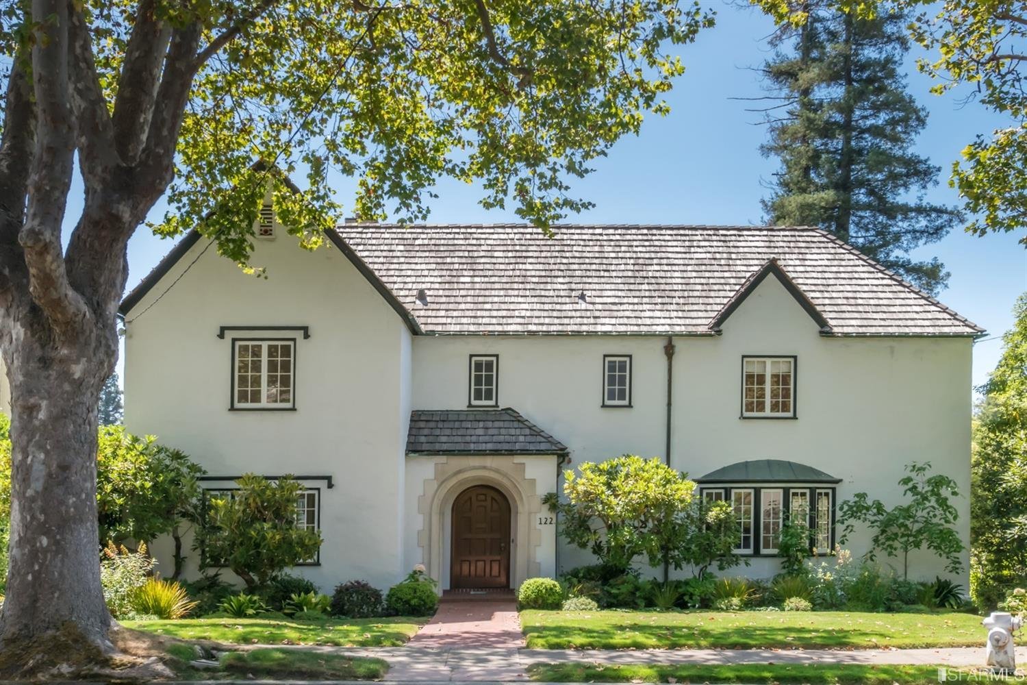 122 La Salle Ave