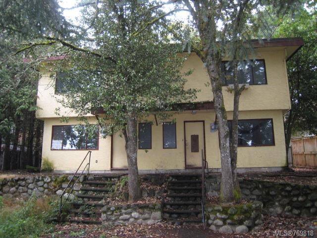 1162 Goldstream Ave